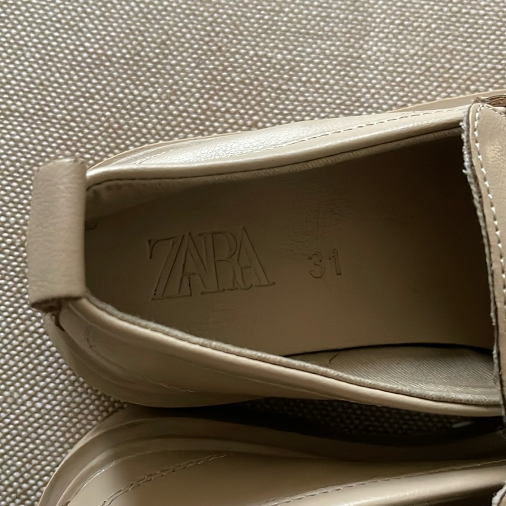 Zara Slip-On Beige Loafers with Gold Buckle- Size US 13.5 - Picture 5 of 6